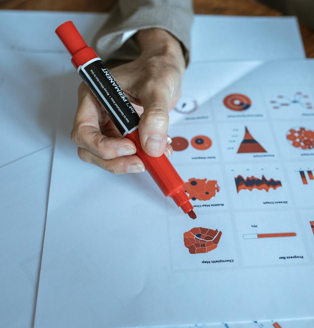 Як створити кулони з бісеру своїми руками Яскраві кулони з бісеру ручної роботи