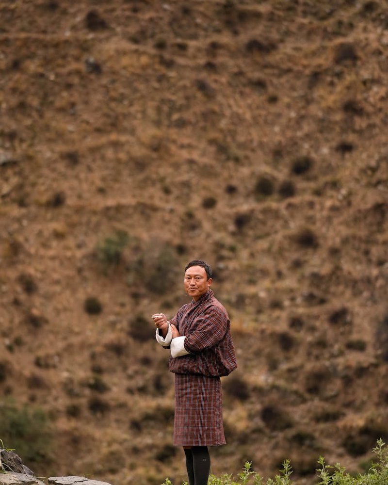 Етнічні браслети з бісеру: традиції та сучасність Етнічний браслет з бісеру на фоні