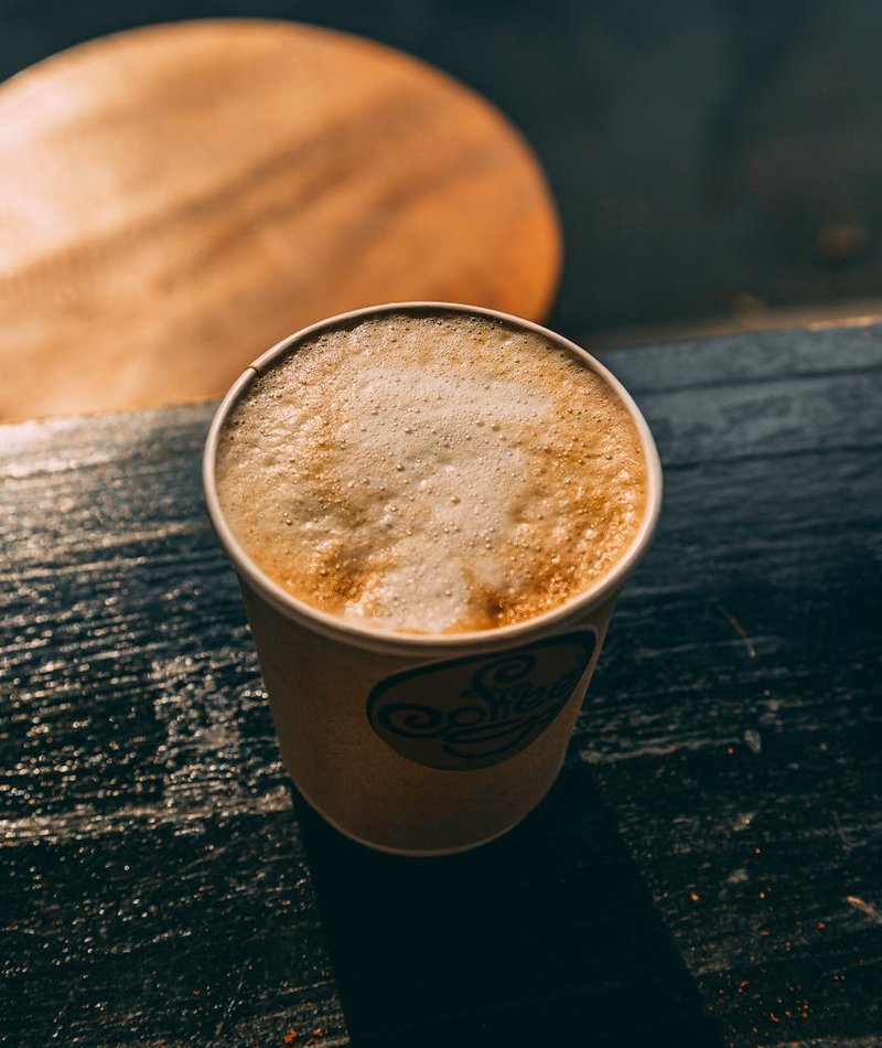 Квіткові кулони з бісеру: стильні акценти в бісероплетінні Квітковий кулон з бісеру, активна деталь прикраси