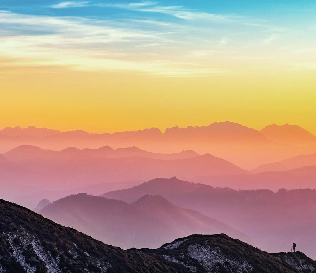 Розвивальні заняття з бісером для дітей Діти займаються творчістю з бісером, створюючи шедеври