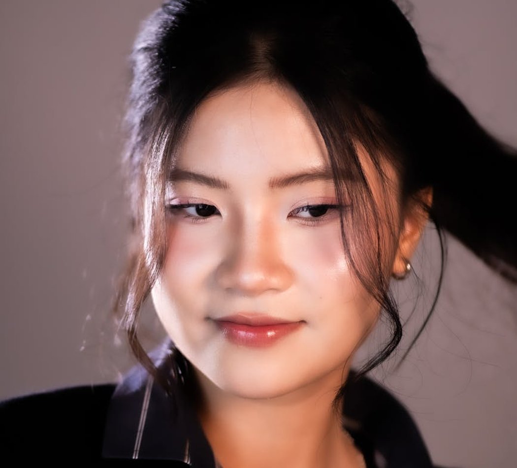 Які матеріали потрібні для виготовлення бісерних прикрас Матеріали для бісерних прикрас на столі