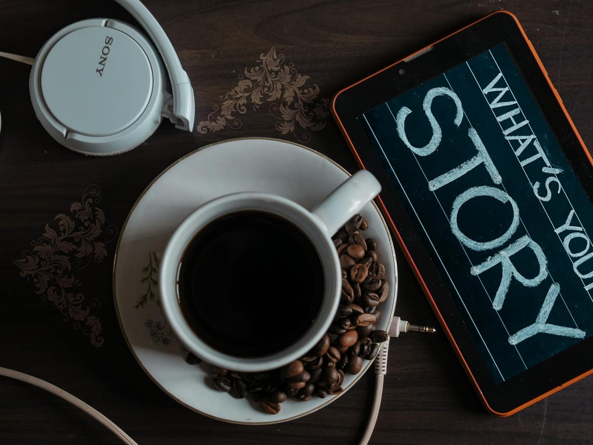 Ідеї бісерних прикрас на свята, такі як Миколай і Новий рік Бісерні прикраси на фоні святкової упаковки