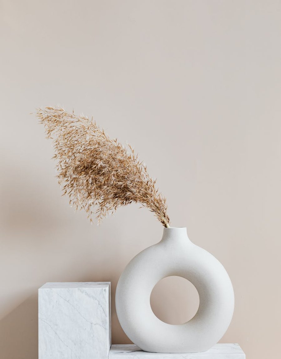 Значення модних показів для натхнення в дизайні біжутерії Деталі модного показу з кольоровими стрічками