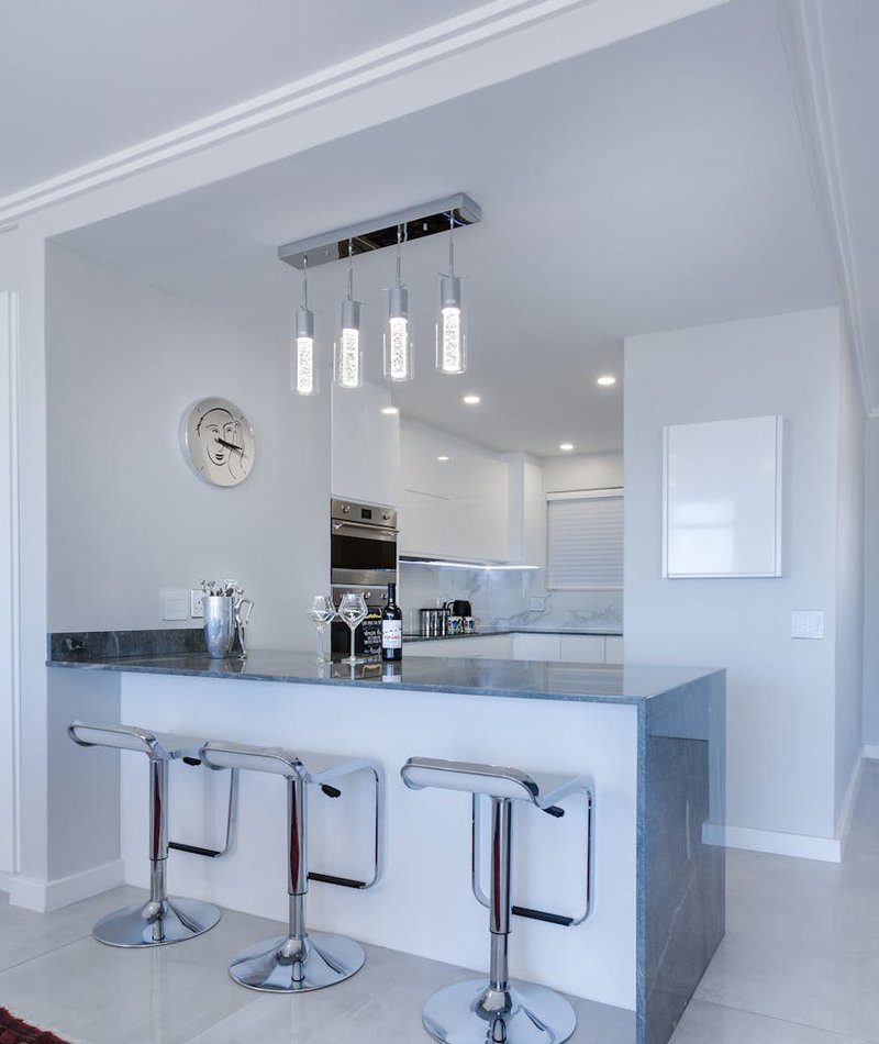 Китайський бісер 2 мм: палітра для творчих прикрас Китайський бісер 2 мм у різних кольорах на фоні