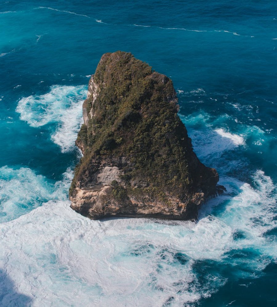 Різнокольорові ялинкові прикраси з бісеру ручної роботи Ялинкові прикраси з бісеру