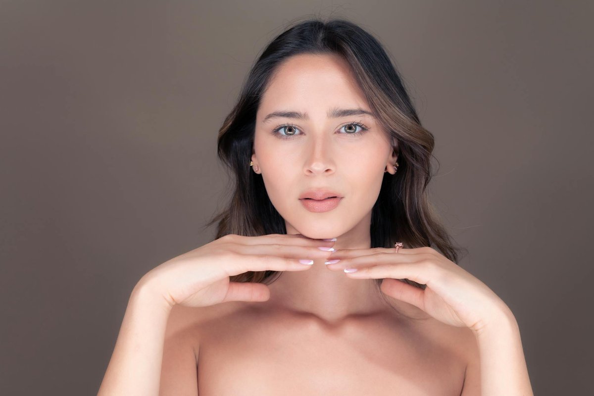 Вишивка на одязі: літні тренди 2025 року Одяг з вишивкою морських відтінків