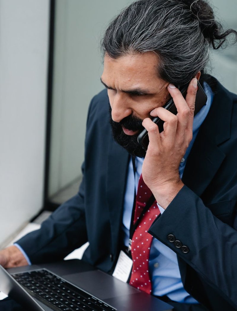 Трендові сережки з фігурами, виконані з бісеру Елегантні сережки з фігурами з бісеру