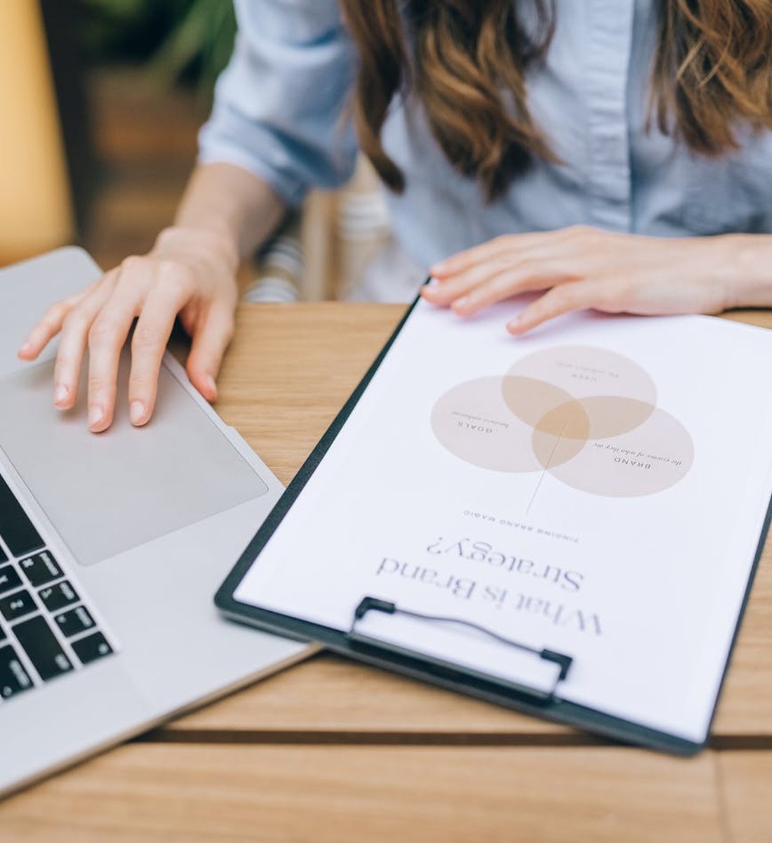 Як створити кулон з бісеру своїми руками: покрокова інструкція Кулон з бісеру, виготовлений власноруч