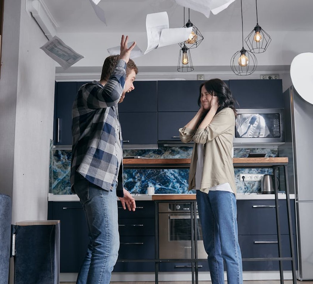 Кластер‑брелоки з бісеру — готові набори для подарунків Міні‑кластер‑брелок з бісеру: підвіски, шарми і маленькі елементи в подарунковій коробці