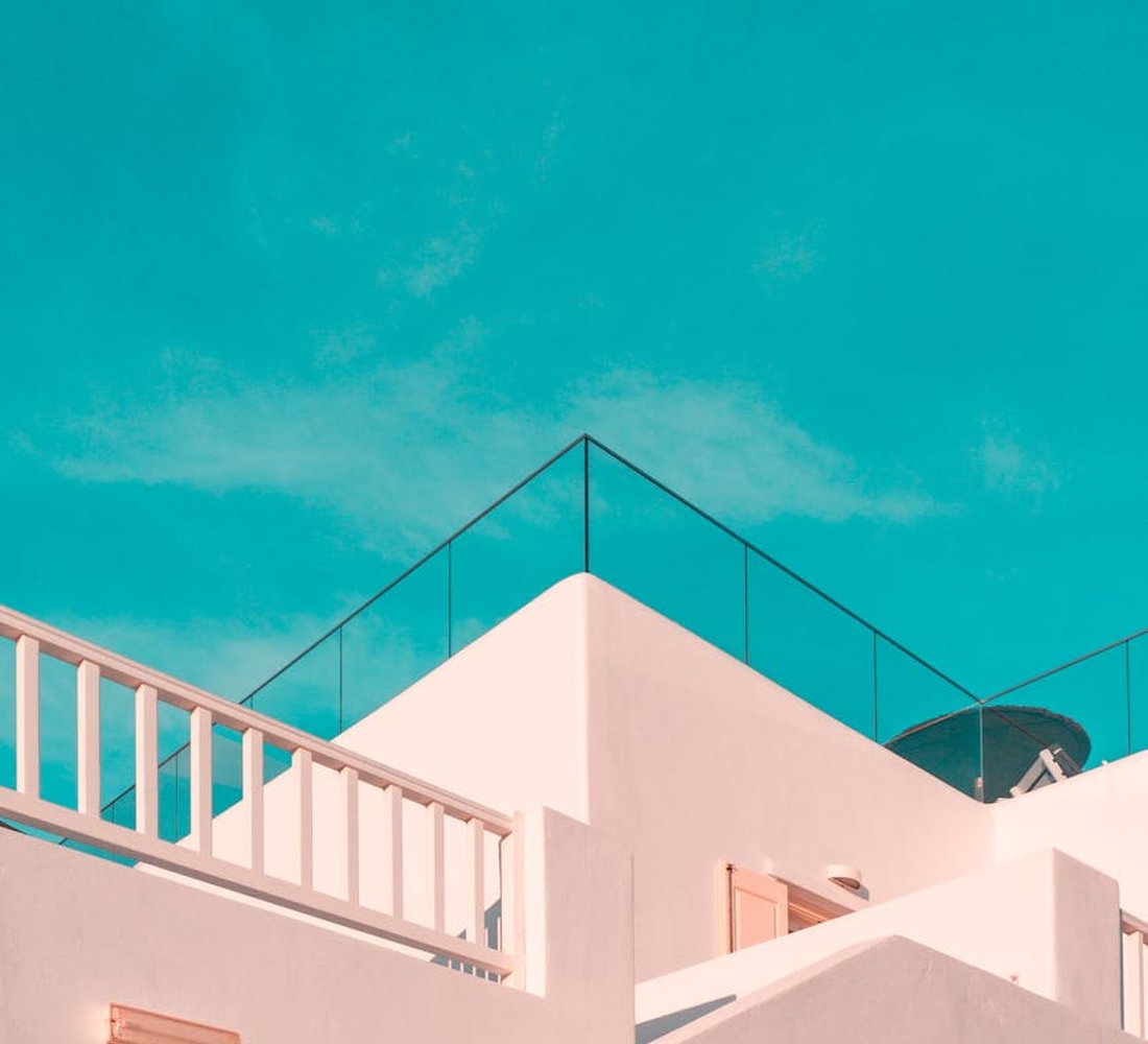 Амулет для рюкзака з бісеру — ідеї дизайну та кріплення Готовий амулет для рюкзака з бісеру на карабіні, прикріплений до ременя рюкзака