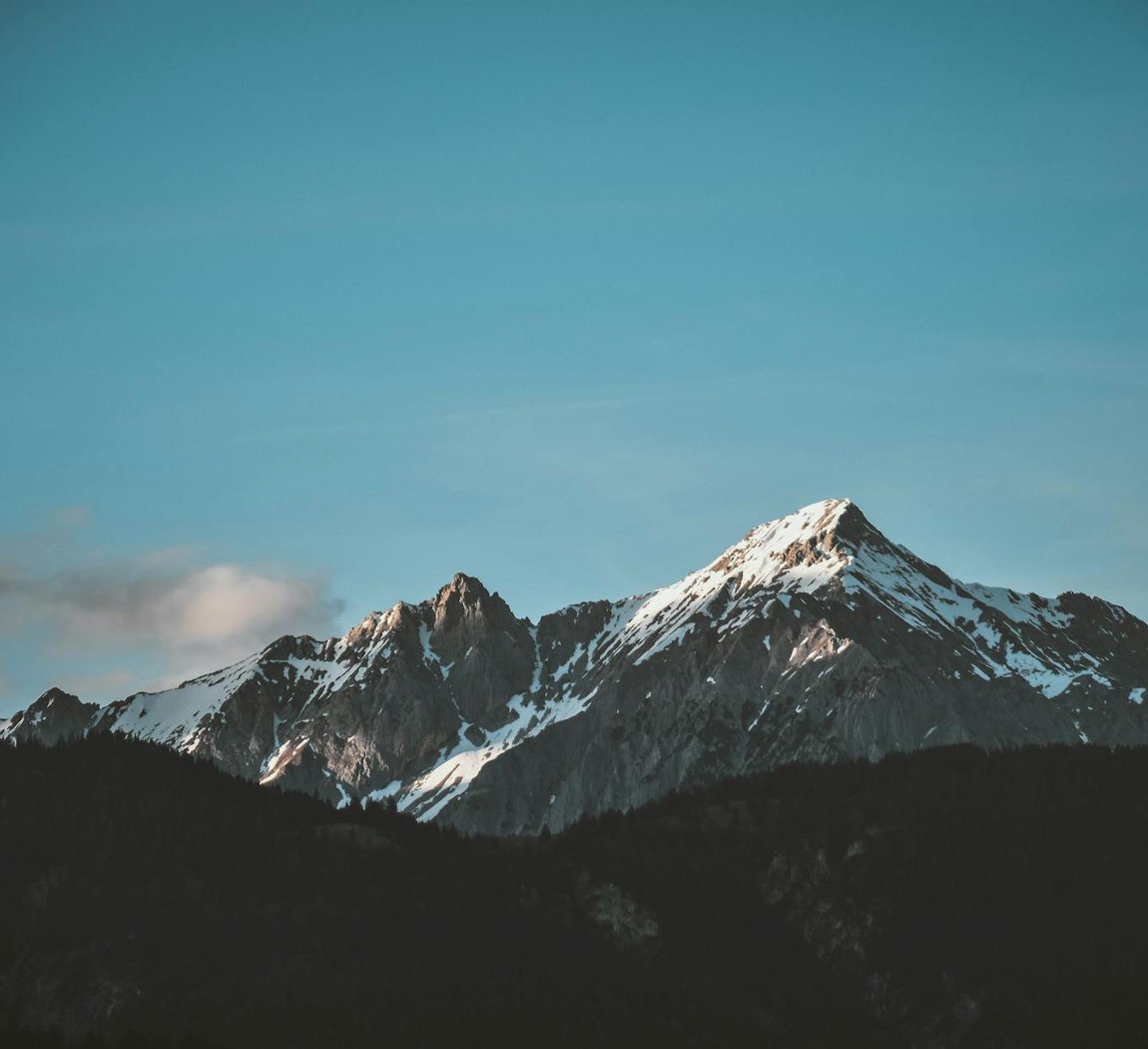 Підвіска з ініціалами з бісеру — персоналізований подарунок Персоналізована підвіска з бісеру з вишитими ініціалами на шнурку в подарунковій коробці