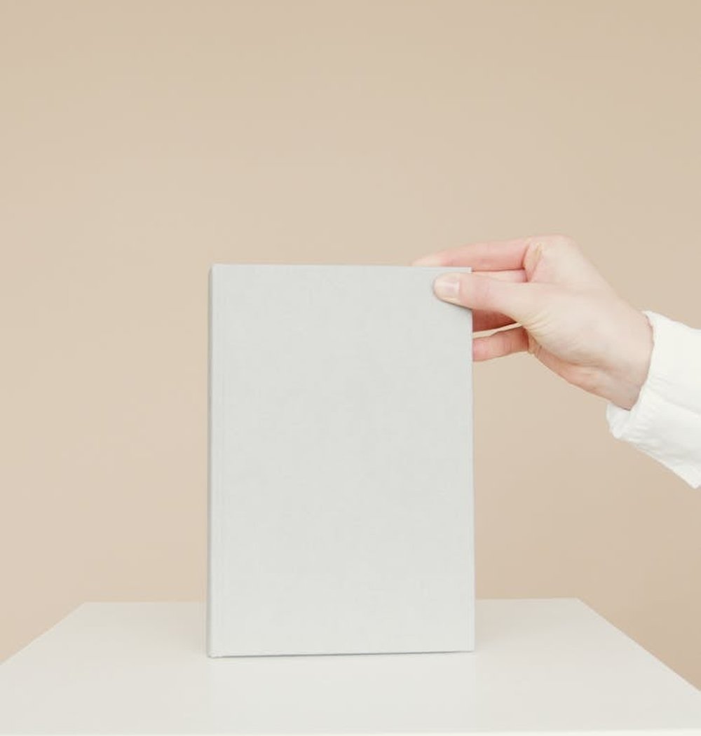 Браслет на резинці з Preciosa — швидкий DIY‑проект Браслет на еластичній нитці з чеського бісеру Preciosa у пастельних відтінках на зап'ясті