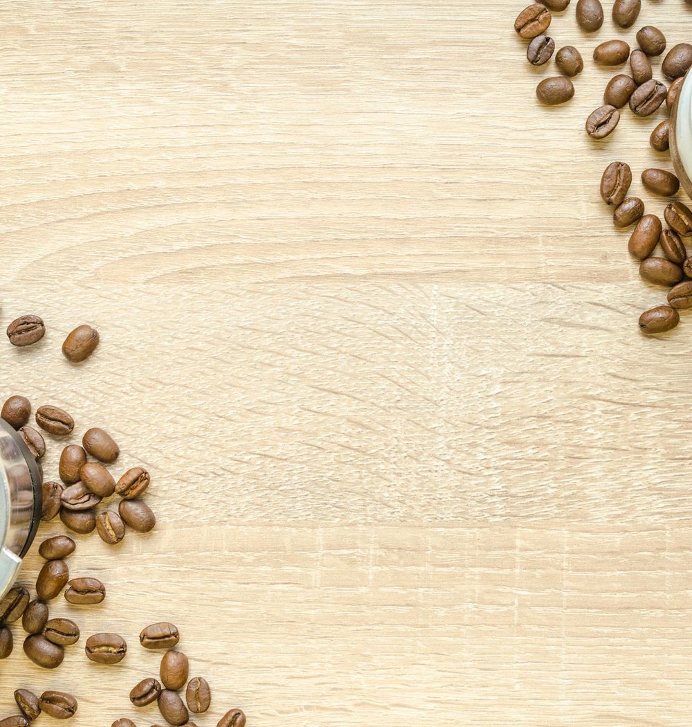 Брелок на металевій основі з бісеру — схема і ідеї декору Маленький брелок на металевій основі викладений бісером у формі серця, готовий подарунок