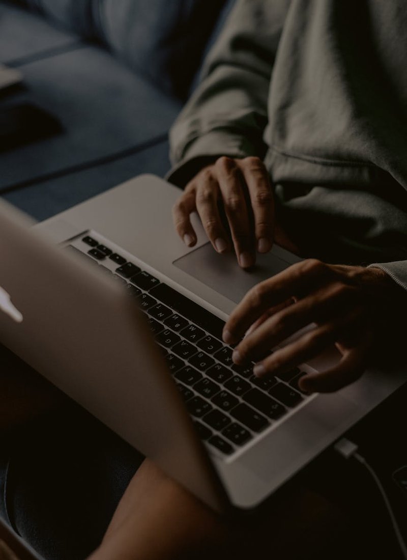 Набір для майстер‑класу з бісеру — що включити для учасників Підготовлений набір для майстер‑класу з бісеру: пакетики з бісером, дріт і інструкція в коробці