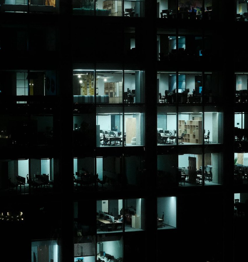 Підвіски зі смоли і бісеру — ідеї та техніка виготовлення Прозора смоляна підвіска з вбудованим бісером і крихітними блискітками на ланцюжку