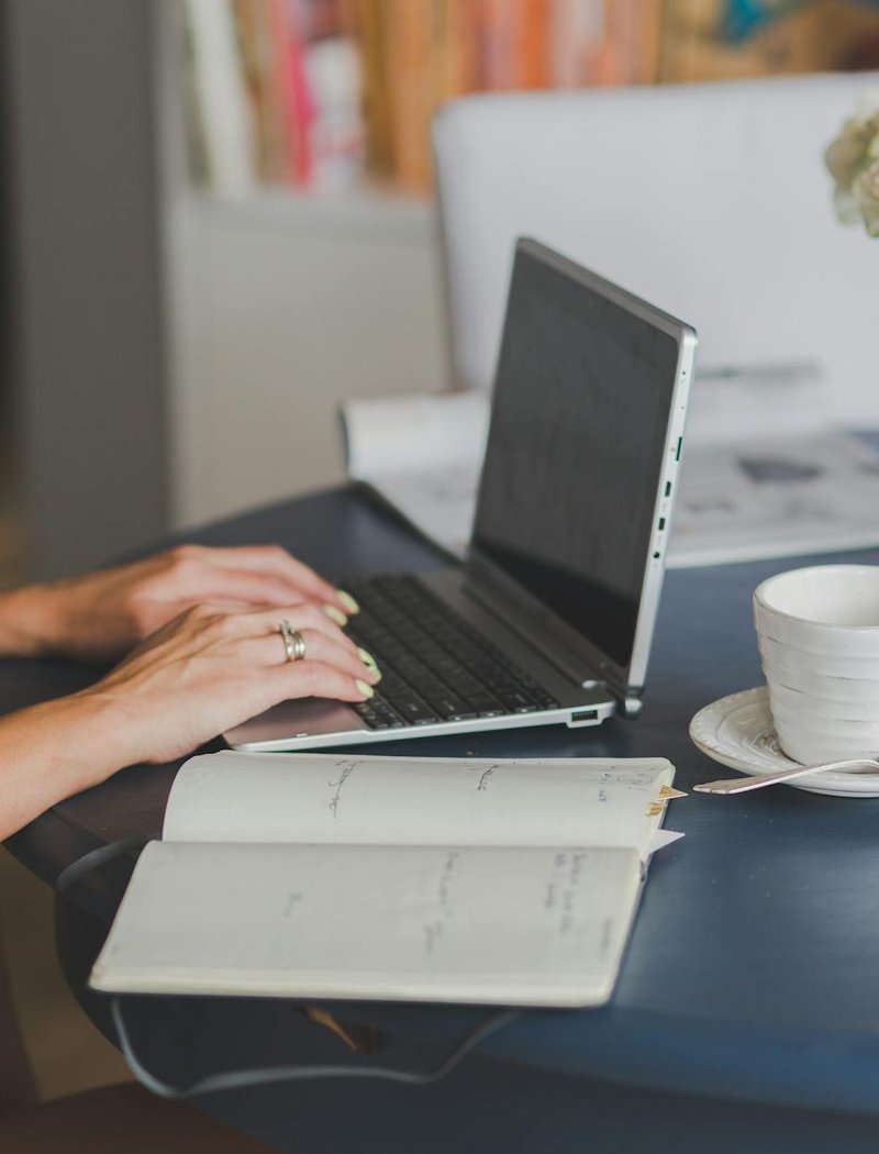 Контент‑план для майстрів бісеру — шаблон на місяць Роздрукований контент‑план для майстрів бісеру на місяць з нотатками, датами публікацій і ідеями для Reels