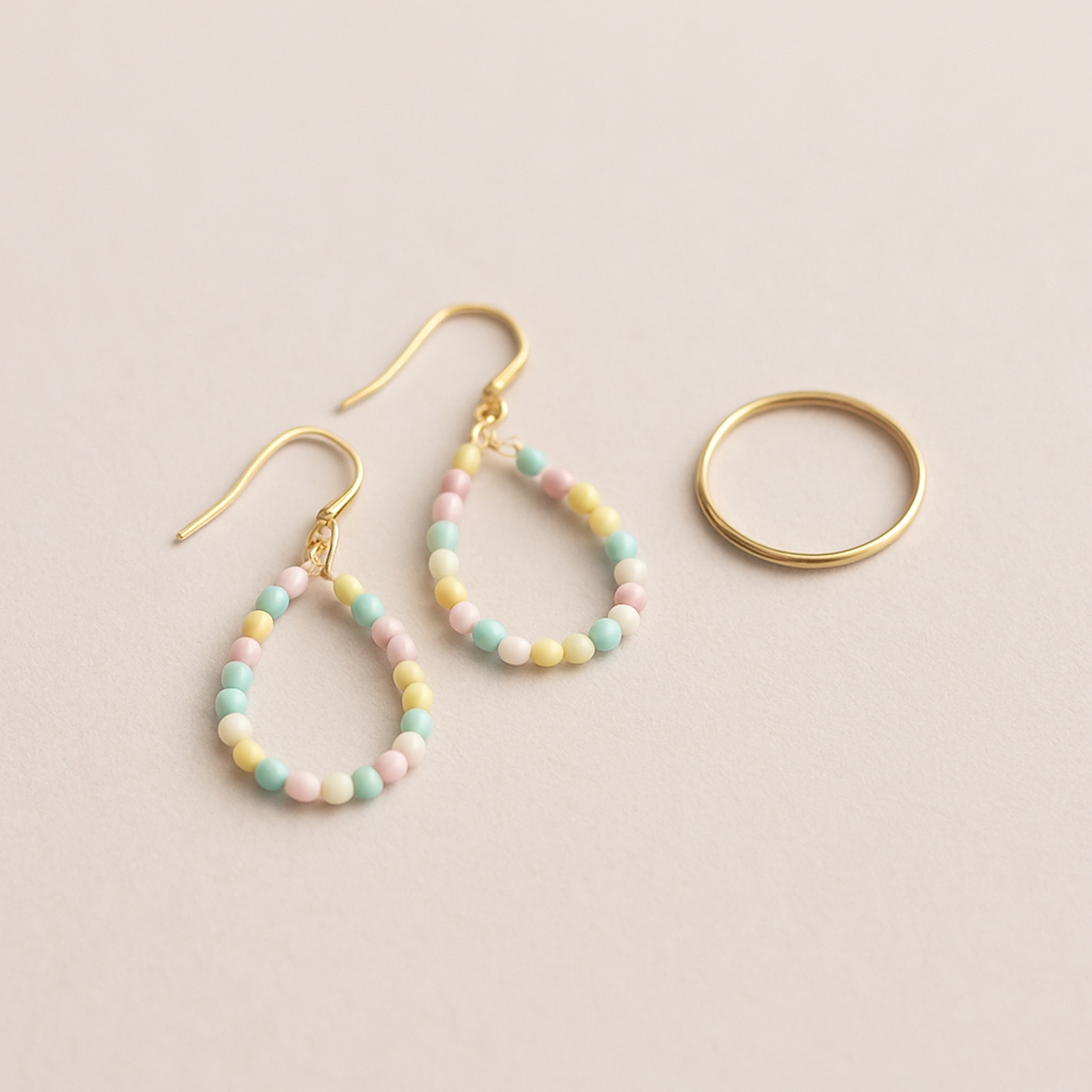 Як продавати бісерні прикраси у травні: оптимізація лістингів, фото товарів і сезонні акції