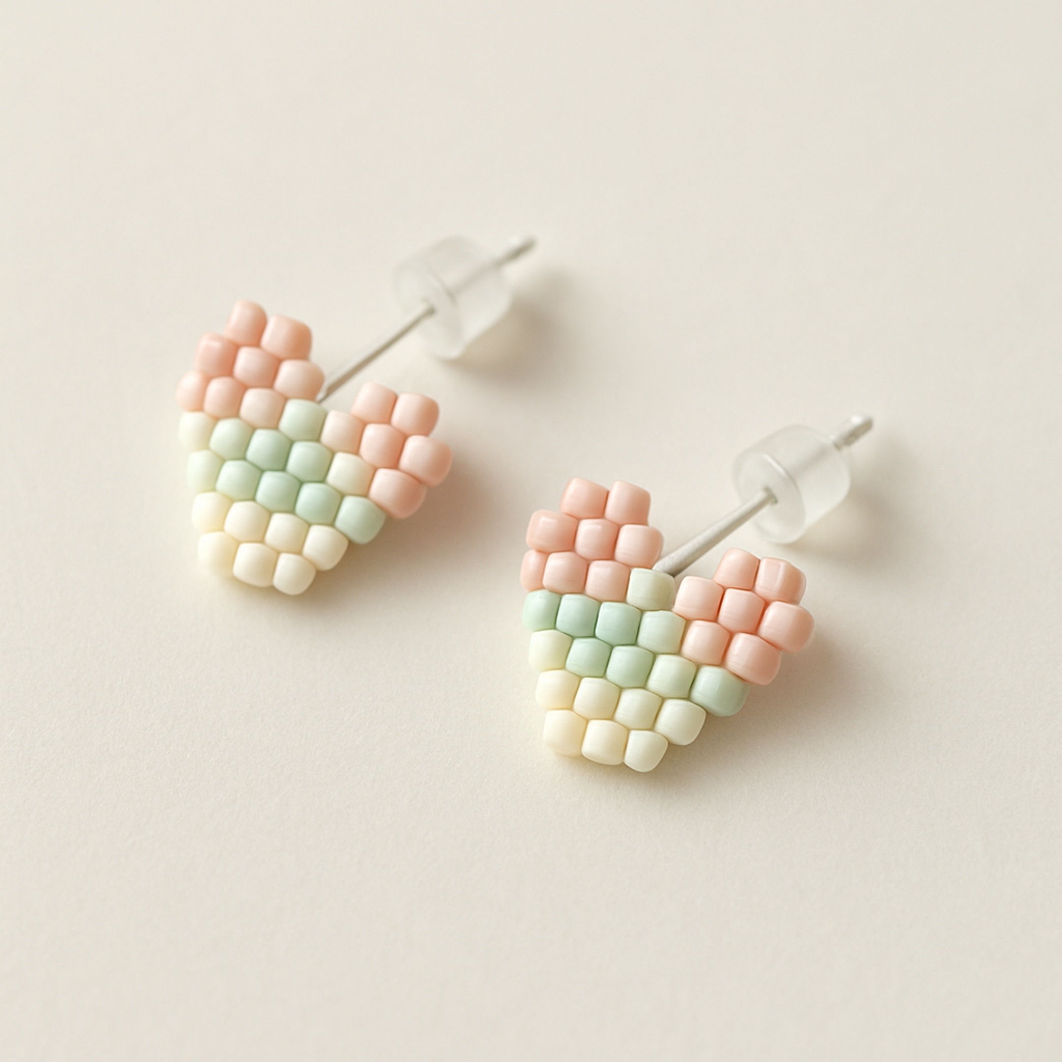 Дитячі сережки з чеського бісеру: покроковий майстер-клас – безпечно, швидко і красиво